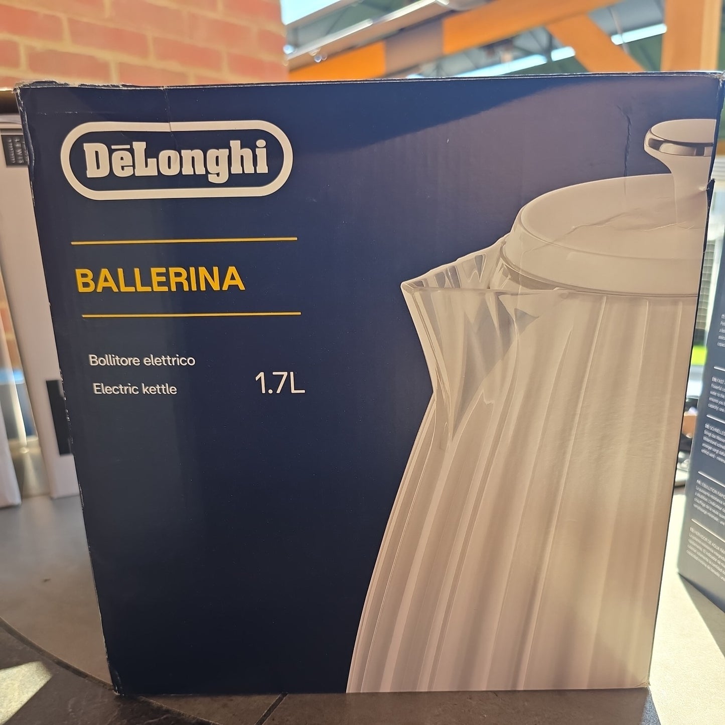 De'Longhi Ballerinia Kettle in White 1.7L KBD3001.W -