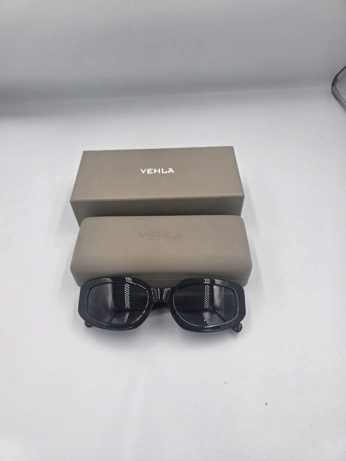 VEHLA Indi VS469 Black/Smoke Sunglasses