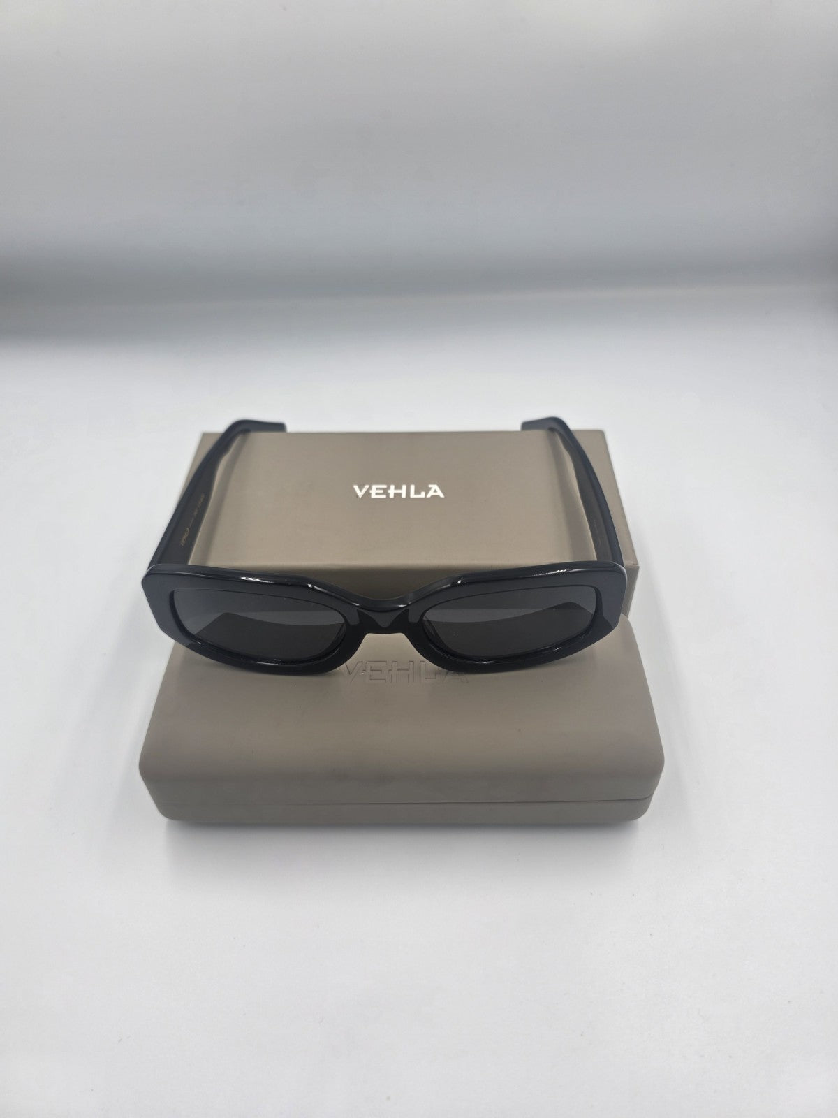 VEHLA Indi VS469 Black/Smoke Sunglasses